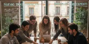 Jóvenes emprendedores colaborando y celebrando ideas de negocio en España